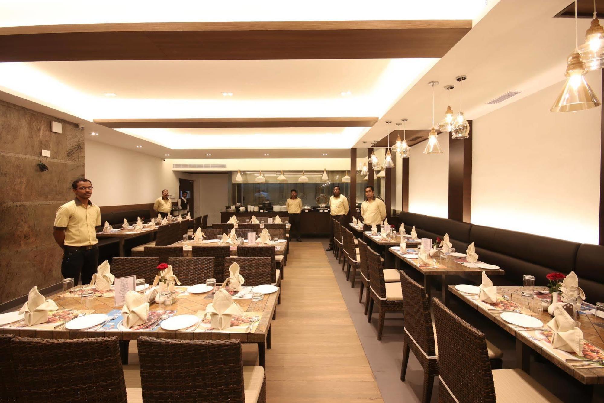 Khanna Fiesta Веллуру Экстерьер фото